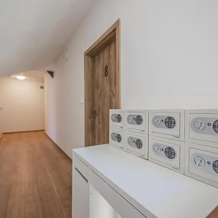 Flat Near Castle Stylish & Prime Location 8 Prag