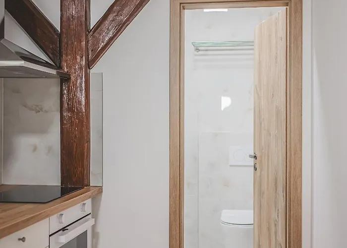 Flat Near Castle Stylish & Prime Location 8